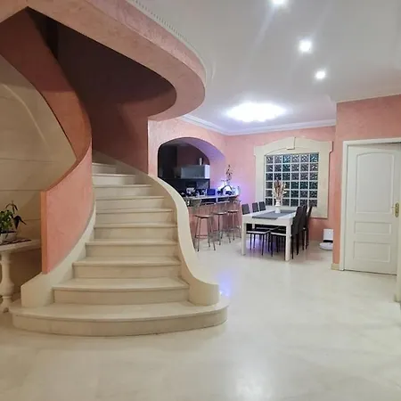 Maison Spacieuse A Villa *